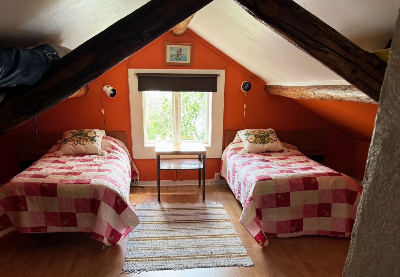 House in Myggenäs - Hundvänlig stuga med båt & privat brygga på Tjörn | SE09170