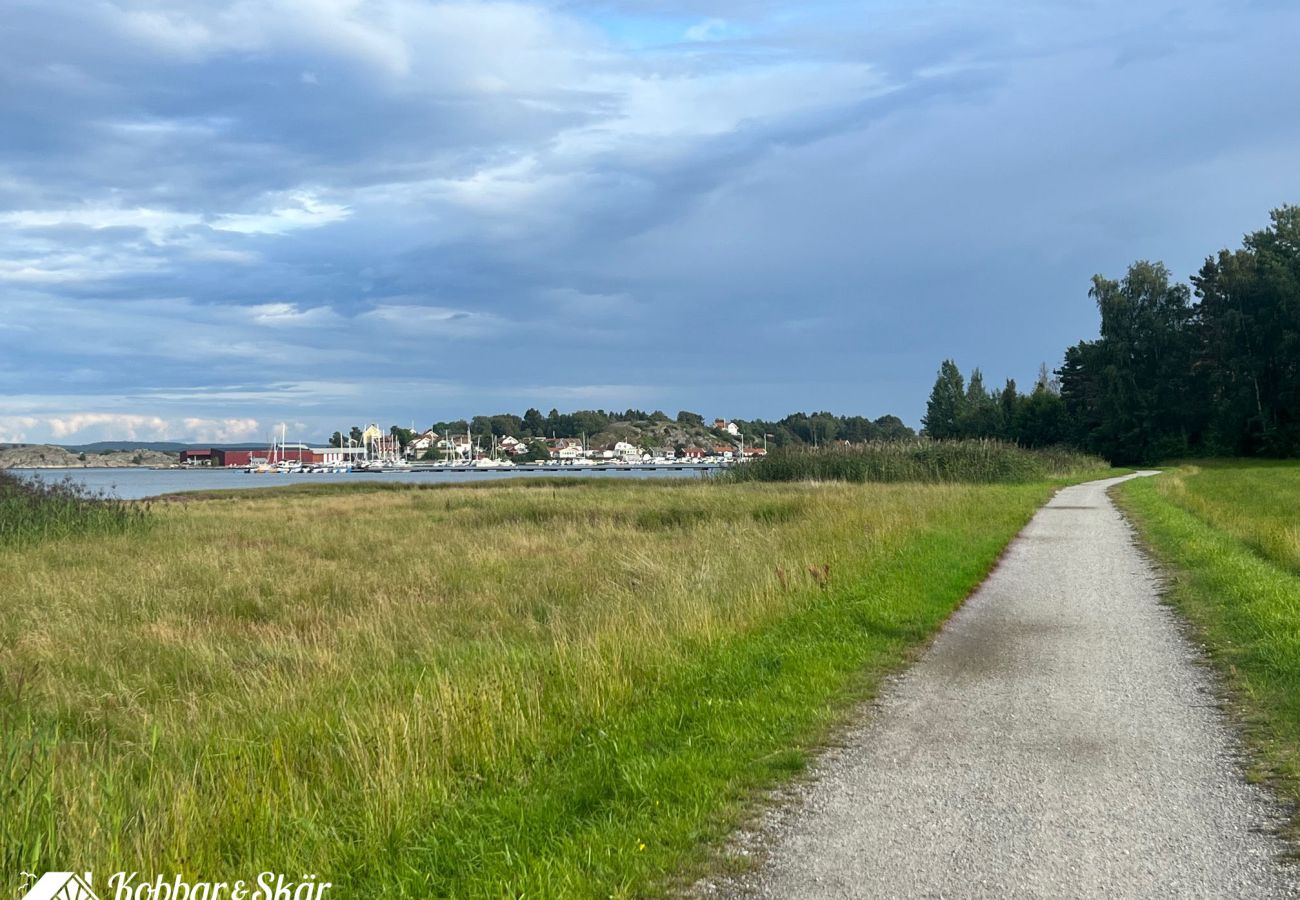 House in Myggenäs - Hundvänlig stuga med båt & privat brygga på Tjörn | SE09170