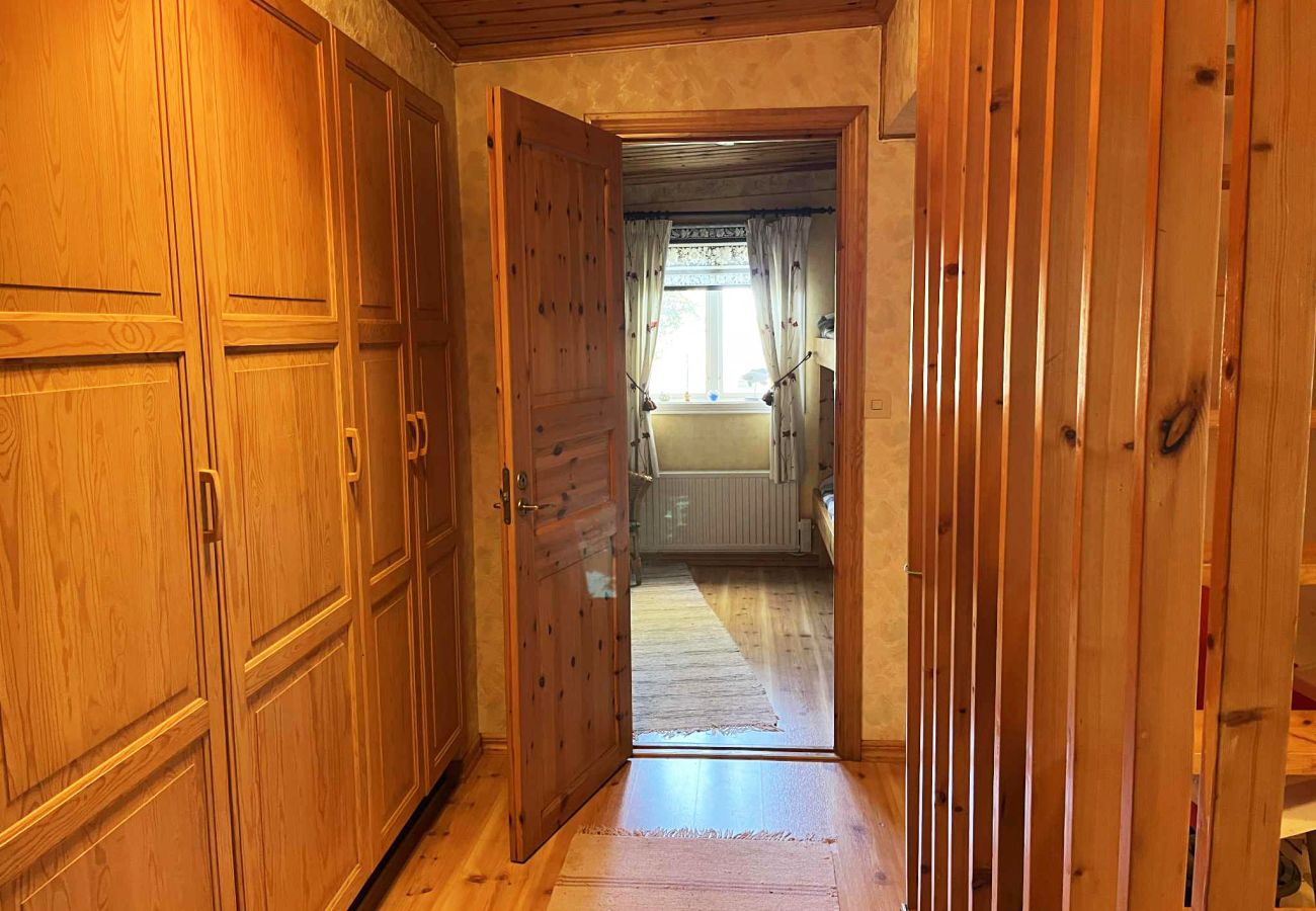 House in Myggenäs - Hundvänlig stuga med båt & privat brygga på Tjörn | SE09170