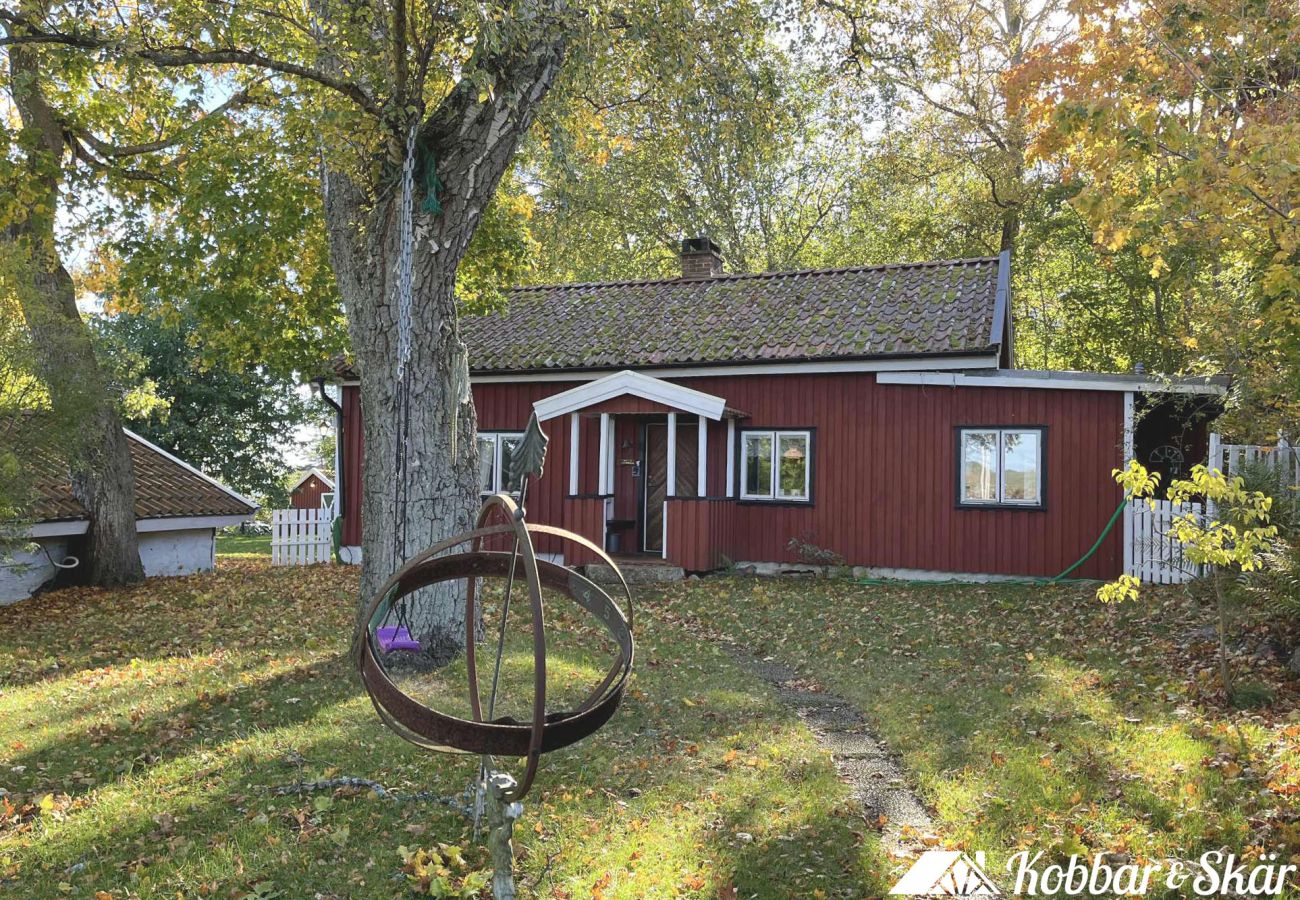 House in Myggenäs - Hundvänlig stuga med båt & privat brygga på Tjörn | SE09170