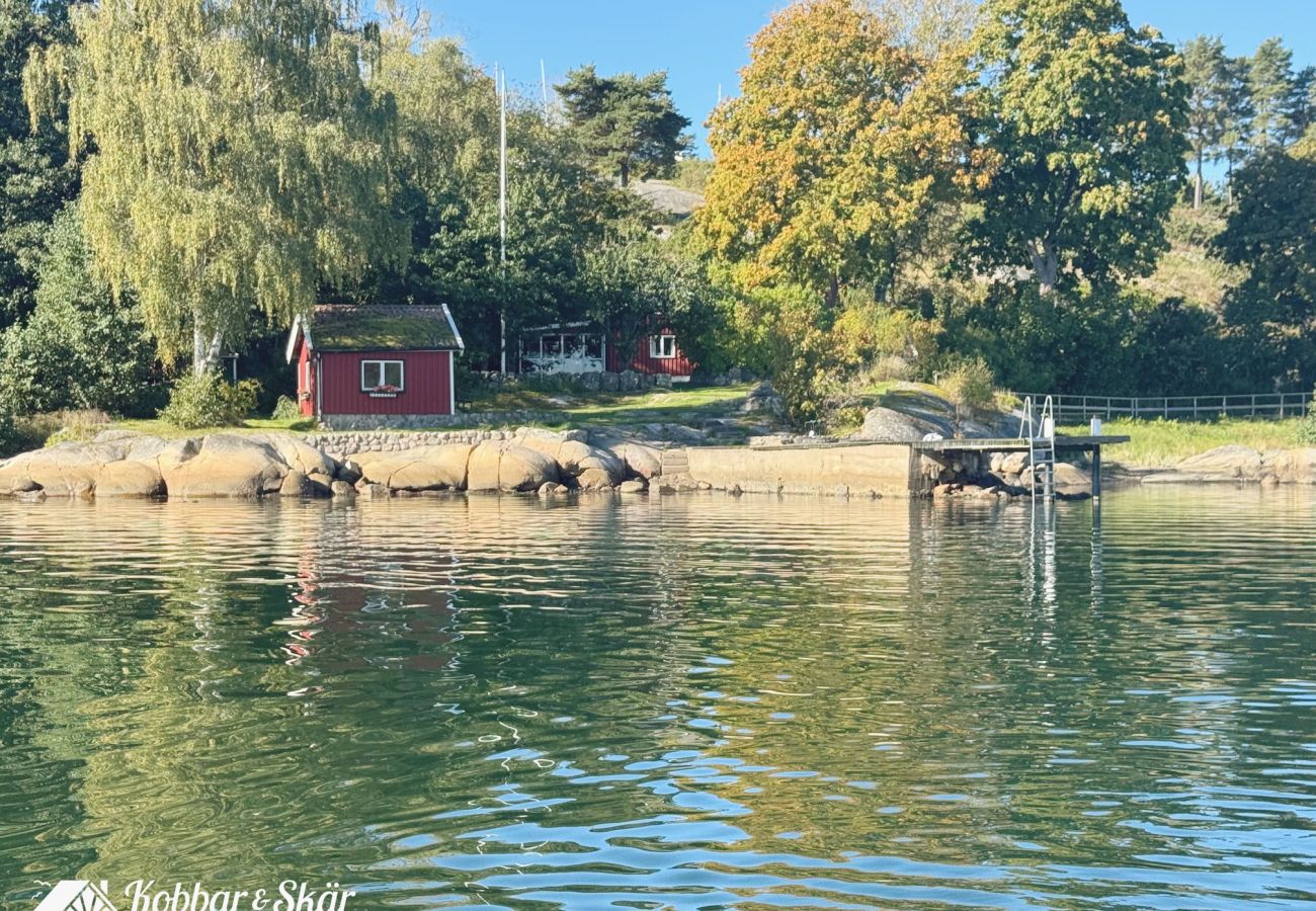 House in Myggenäs - Hundvänlig stuga med båt & privat brygga på Tjörn | SE09170