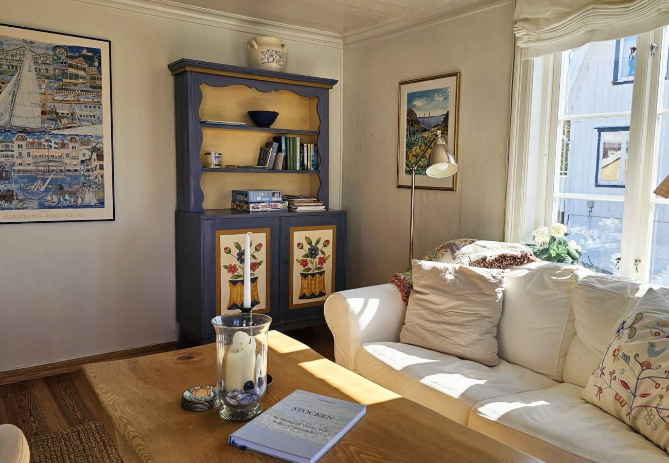 House in Ellös - Charming cottage by the sea in Stocken | SE09171