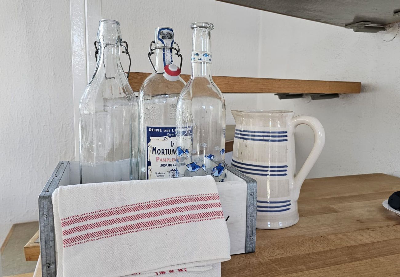 House in Ellös - Charming cottage by the sea in Stocken | SE09171