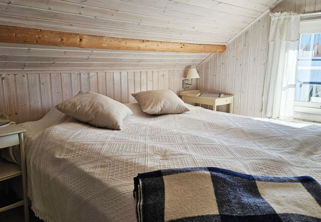 House in Ellös - Charming cottage by the sea in Stocken | SE09171