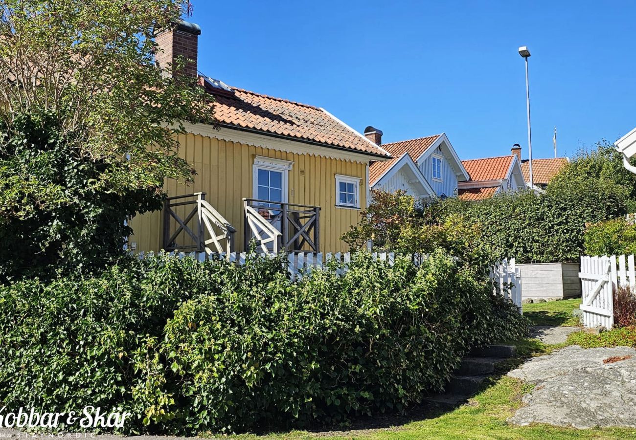House in Ellös - Charming cottage by the sea in Stocken | SE09171