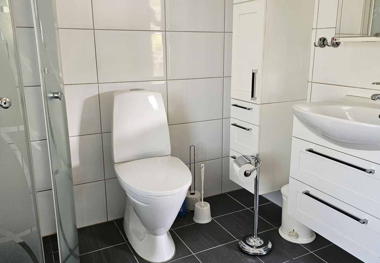 House in Hälleviksstrand - Villa with sea plot, pier and boathouse in Edshult | SE09172