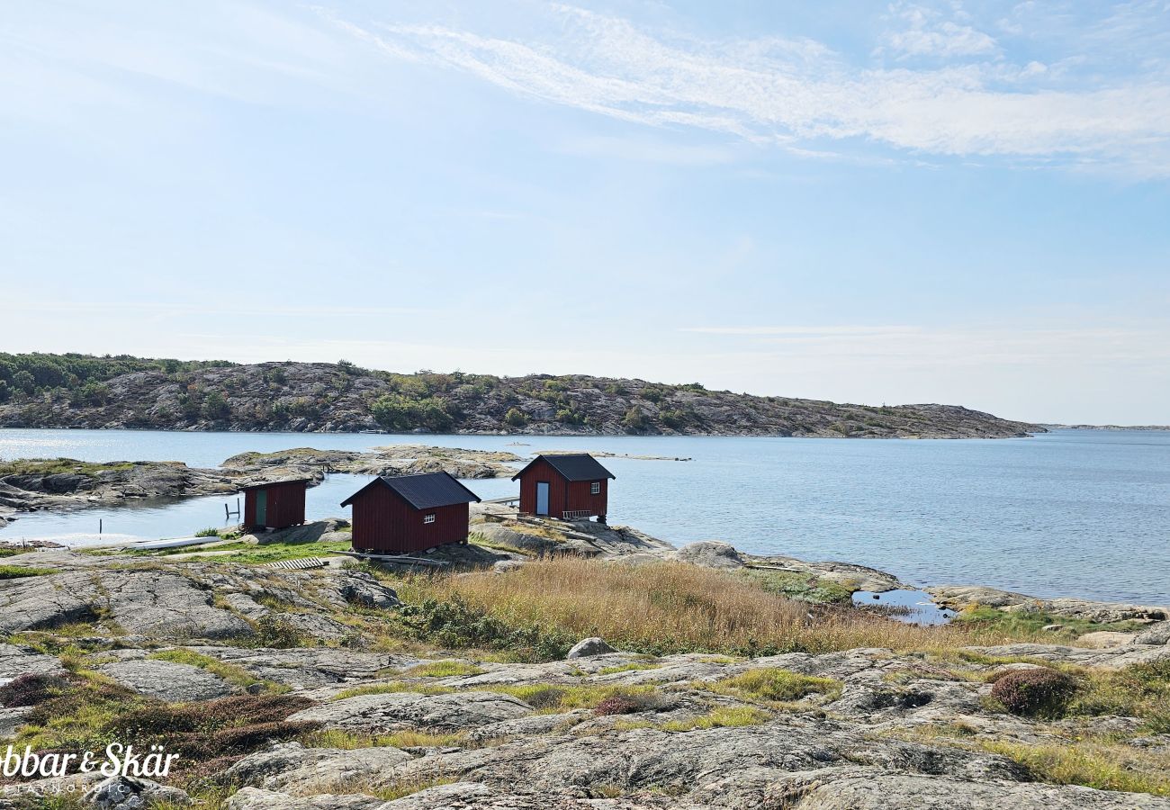 House in Hälleviksstrand - Villa with sea plot, pier and boathouse in Edshult | SE09172