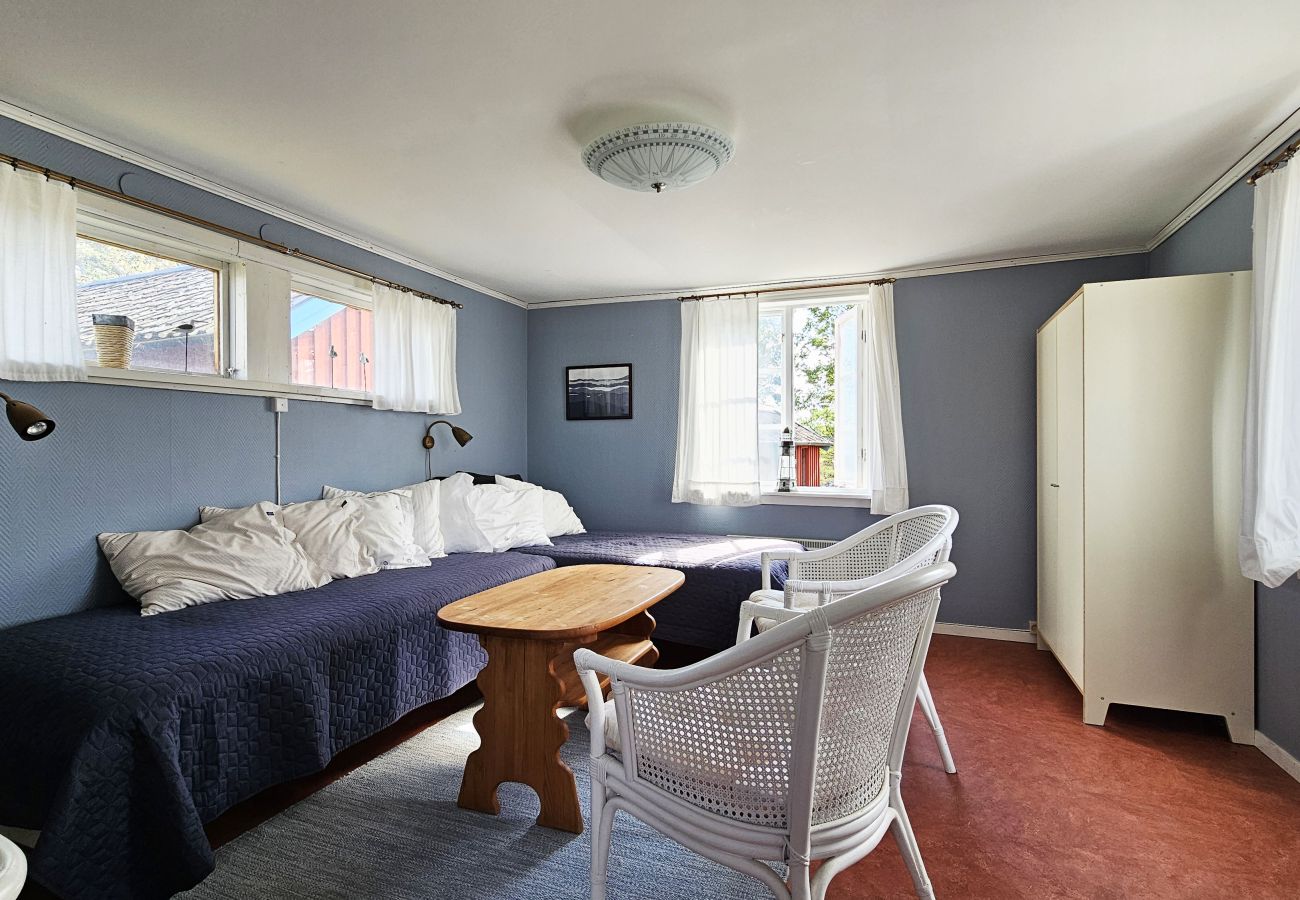 House in Hälleviksstrand - Villa with sea plot, pier and boathouse in Edshult | SE09172