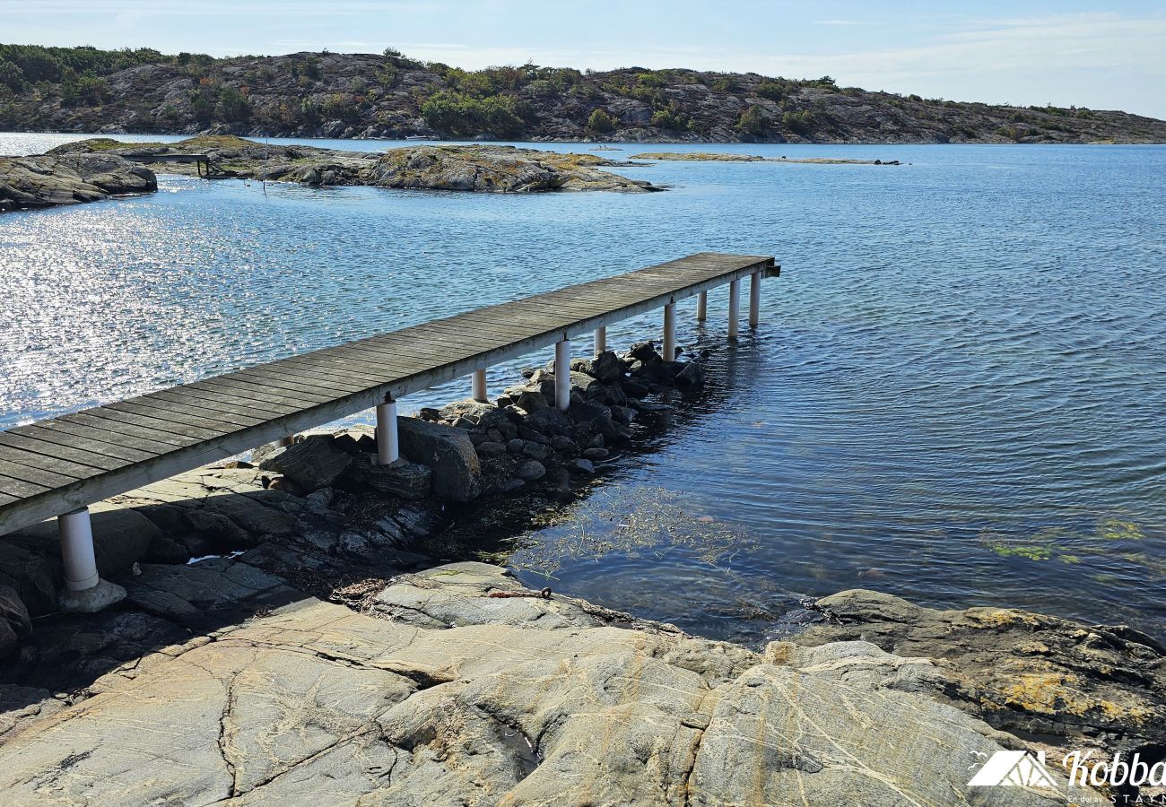 House in Hälleviksstrand - Villa with sea plot, pier and boathouse in Edshult | SE09172