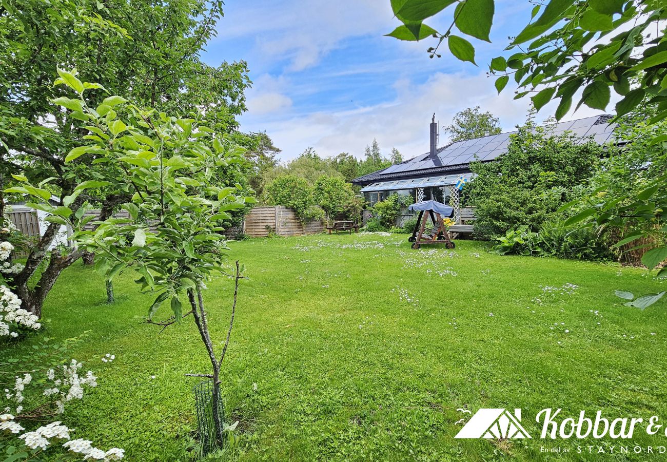 House in Varekil - Spacious house with sauna on Orust | SE09182