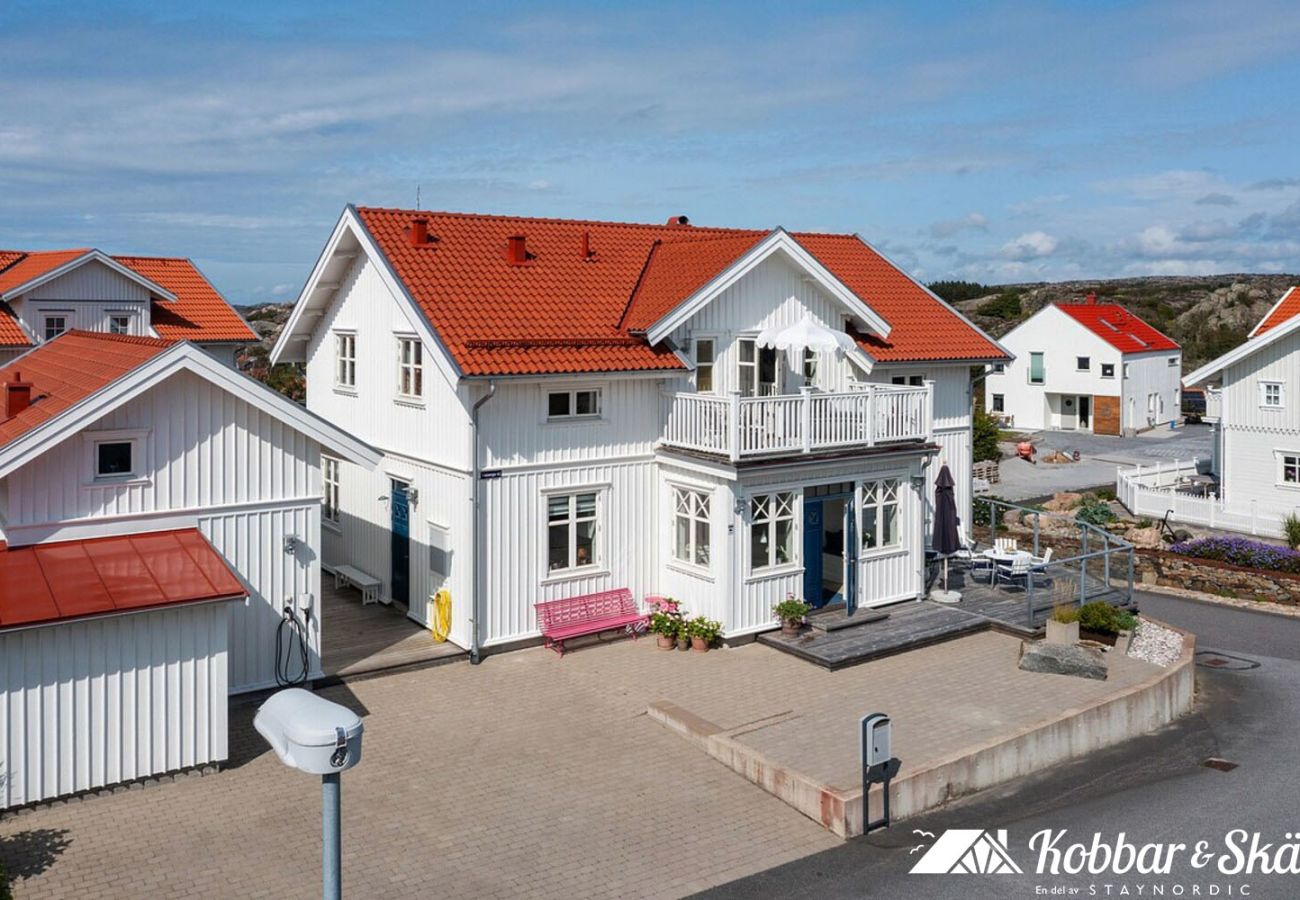 House in Rönnäng - Large modern house by the sea in Rönnäng | SE09177