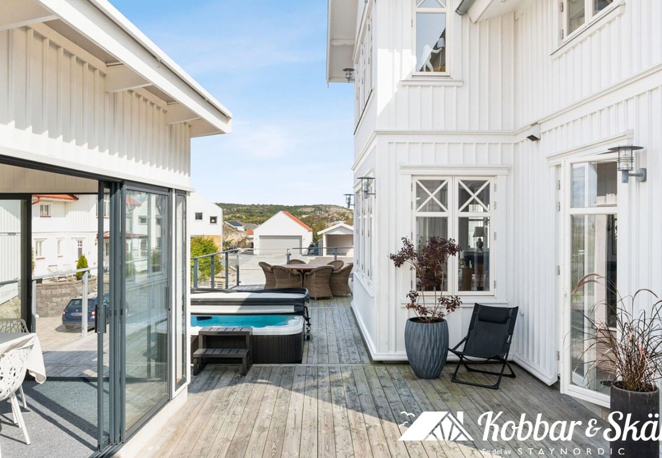 House in Rönnäng - Large modern house by the sea in Rönnäng | SE09177