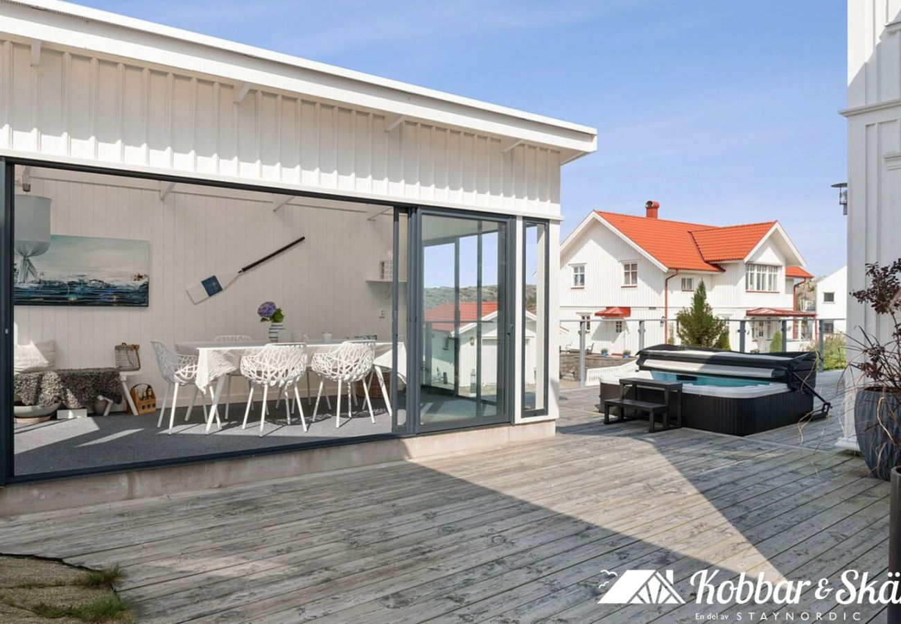 House in Rönnäng - Large modern house by the sea in Rönnäng | SE09177