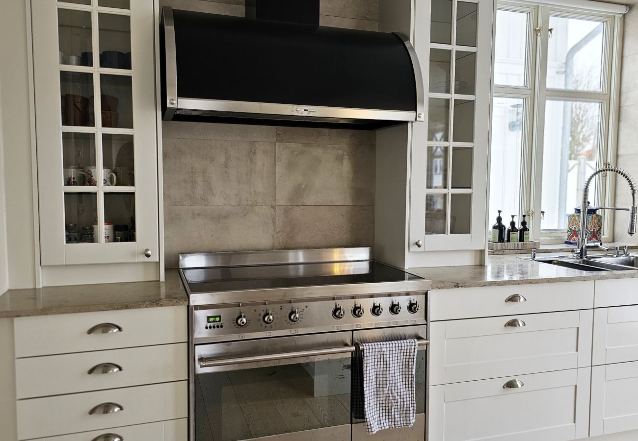 House in Rönnäng - Large modern house by the sea in Rönnäng | SE09177