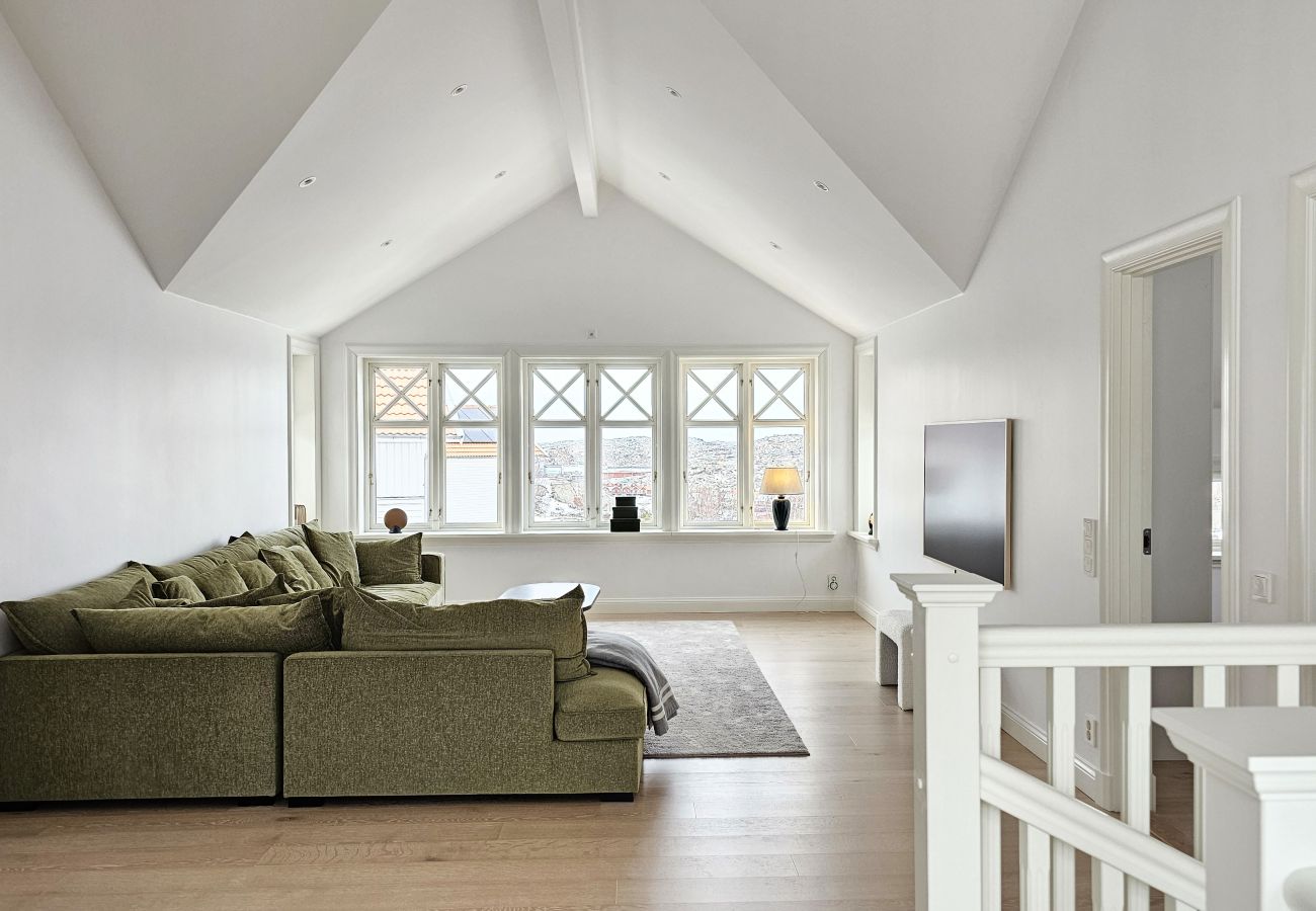 House in Rönnäng - Large modern house by the sea in Rönnäng | SE09177