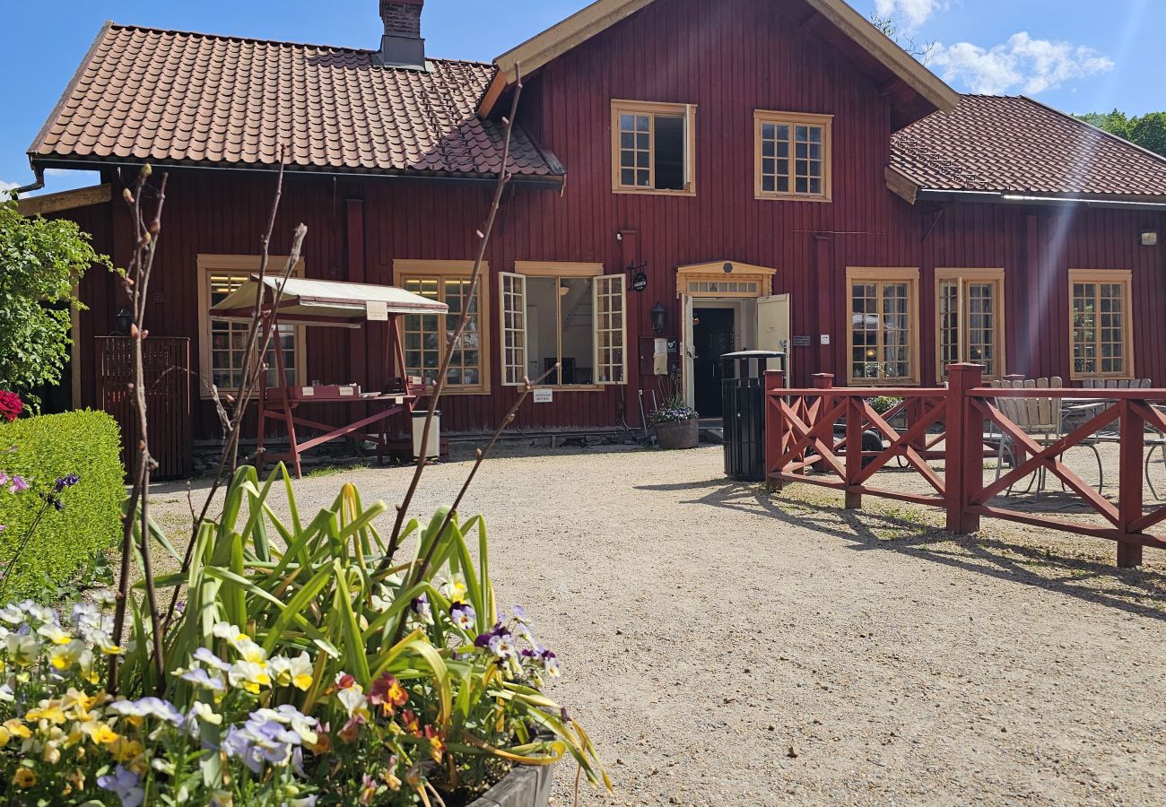 House in Myggenäs - Charming cottage in Myggenäs 20 m from the sea | SE09169