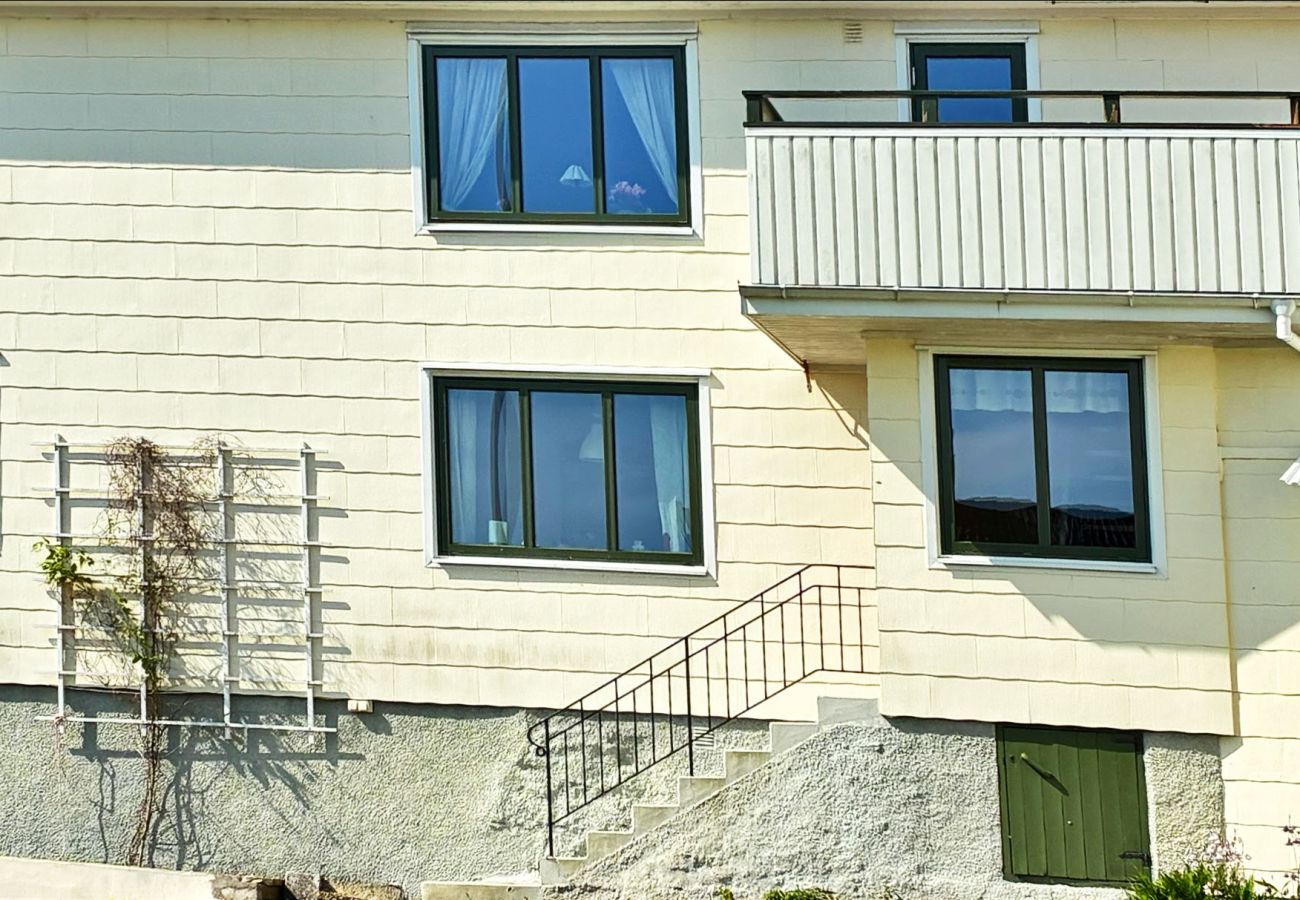 Apartment in Skärhamn - Apartment Near the Sea in Skärhamn | SE09178