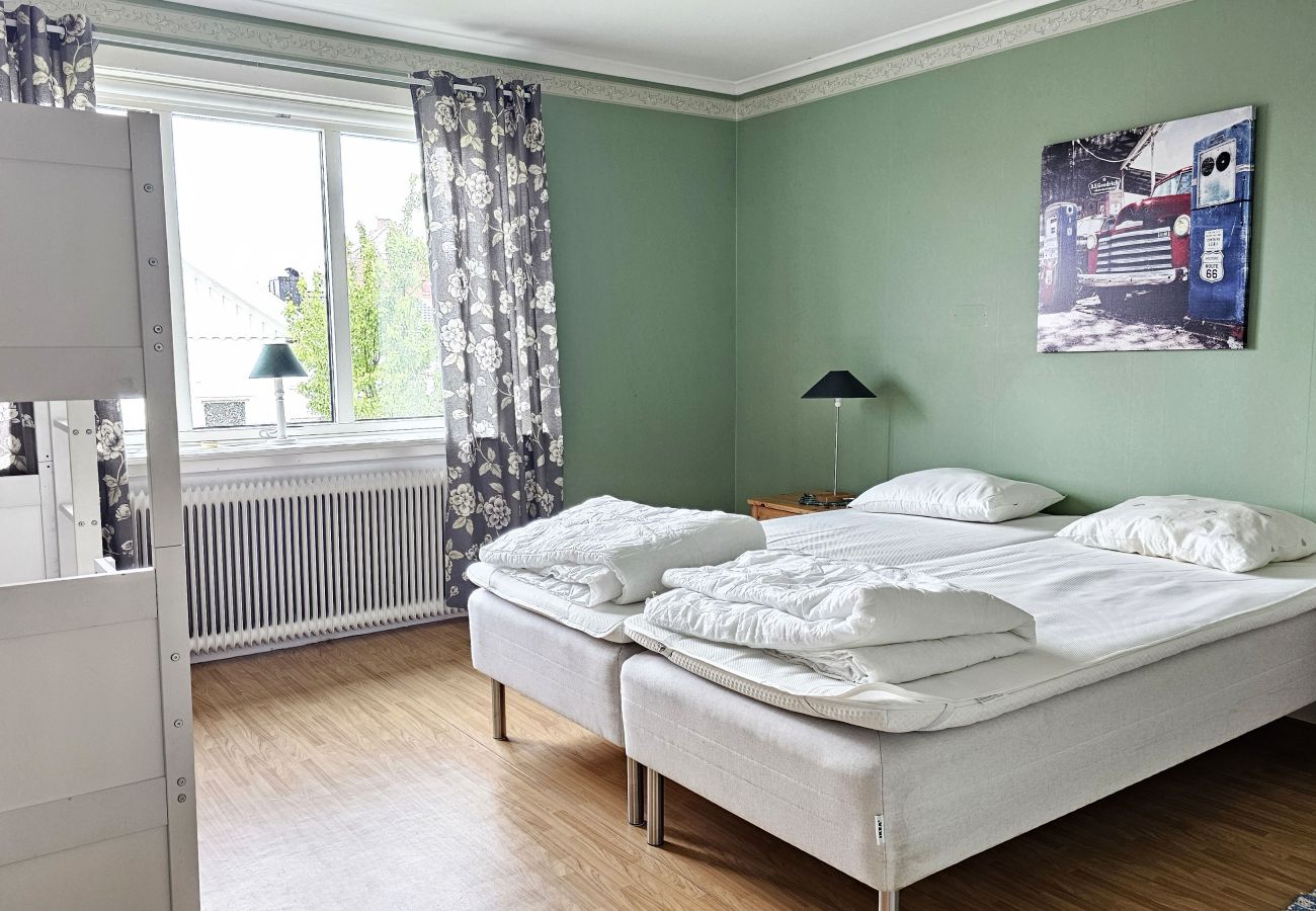 Apartment in Skärhamn - Apartment Near the Sea in Skärhamn | SE09178