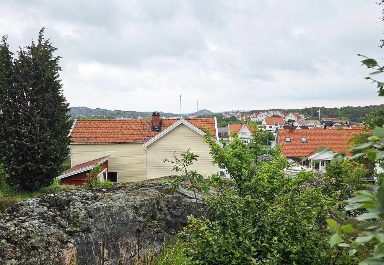 Apartment in Skärhamn - Apartment Near the Sea in Skärhamn | SE09178