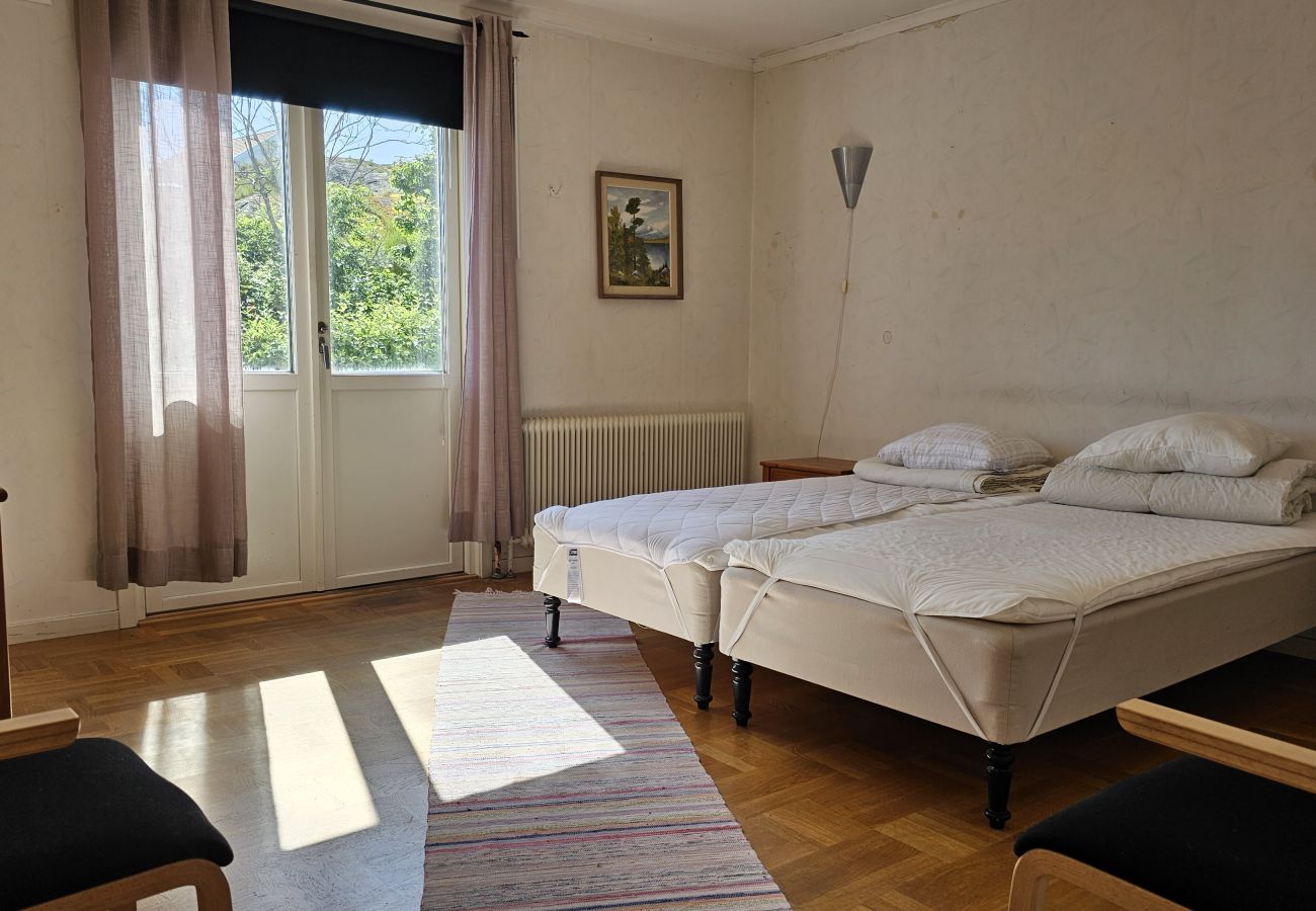 Apartment in Skärhamn - Functional Apartment on Two Levels in Skärhamn | SE09175