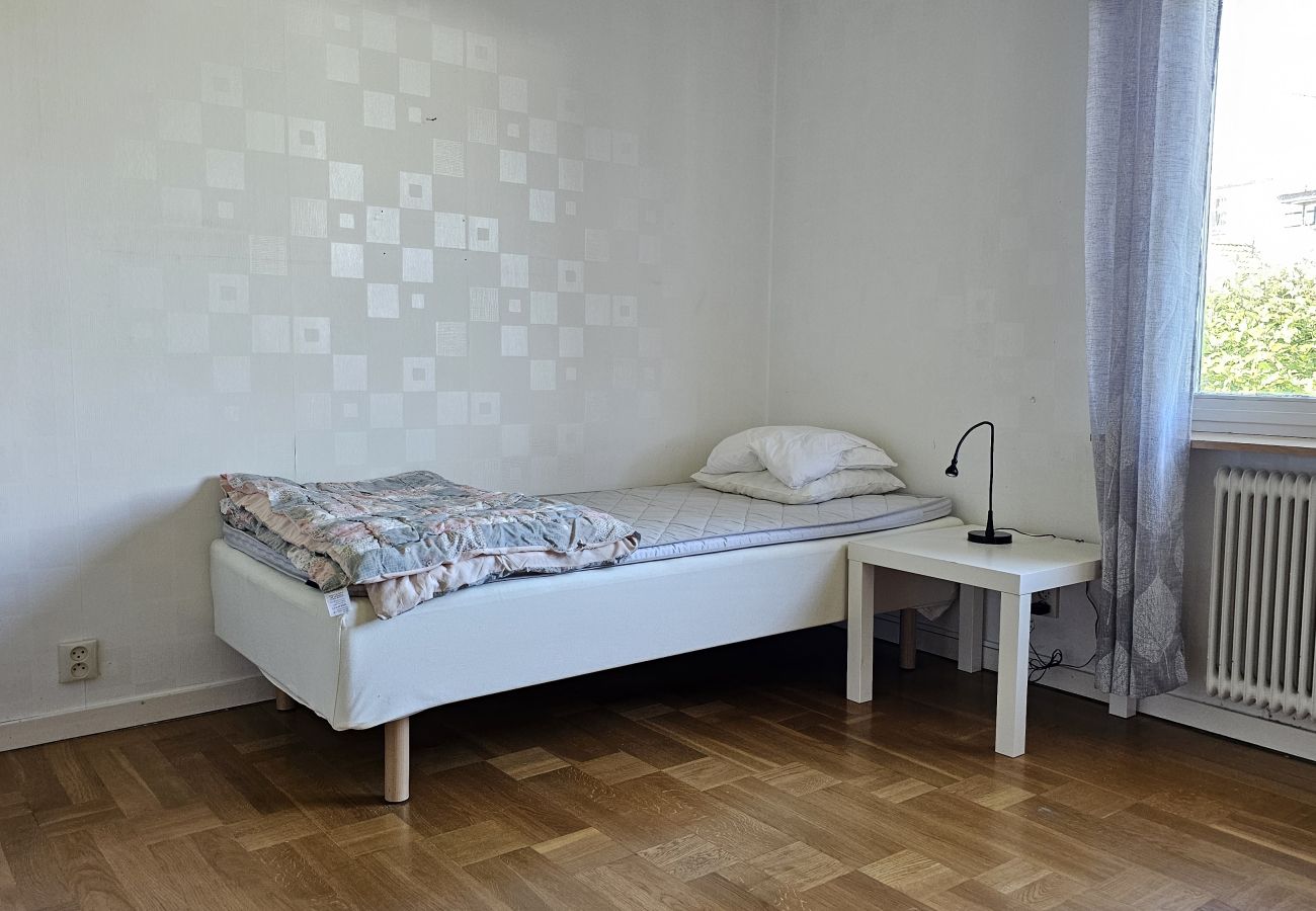 Apartment in Skärhamn - Functional Apartment on Two Levels in Skärhamn | SE09175