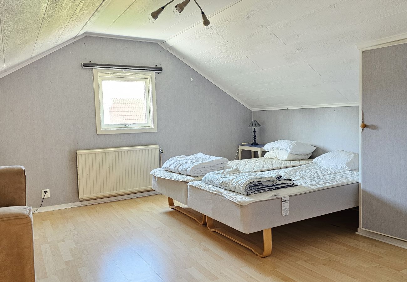 Apartment in Skärhamn - Functional Apartment on Two Levels in Skärhamn | SE09175