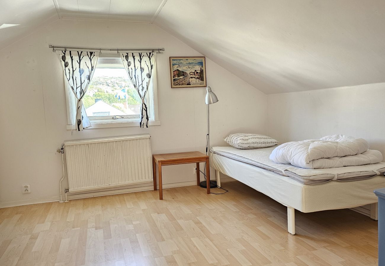 Apartment in Skärhamn - Functional Apartment on Two Levels in Skärhamn | SE09175