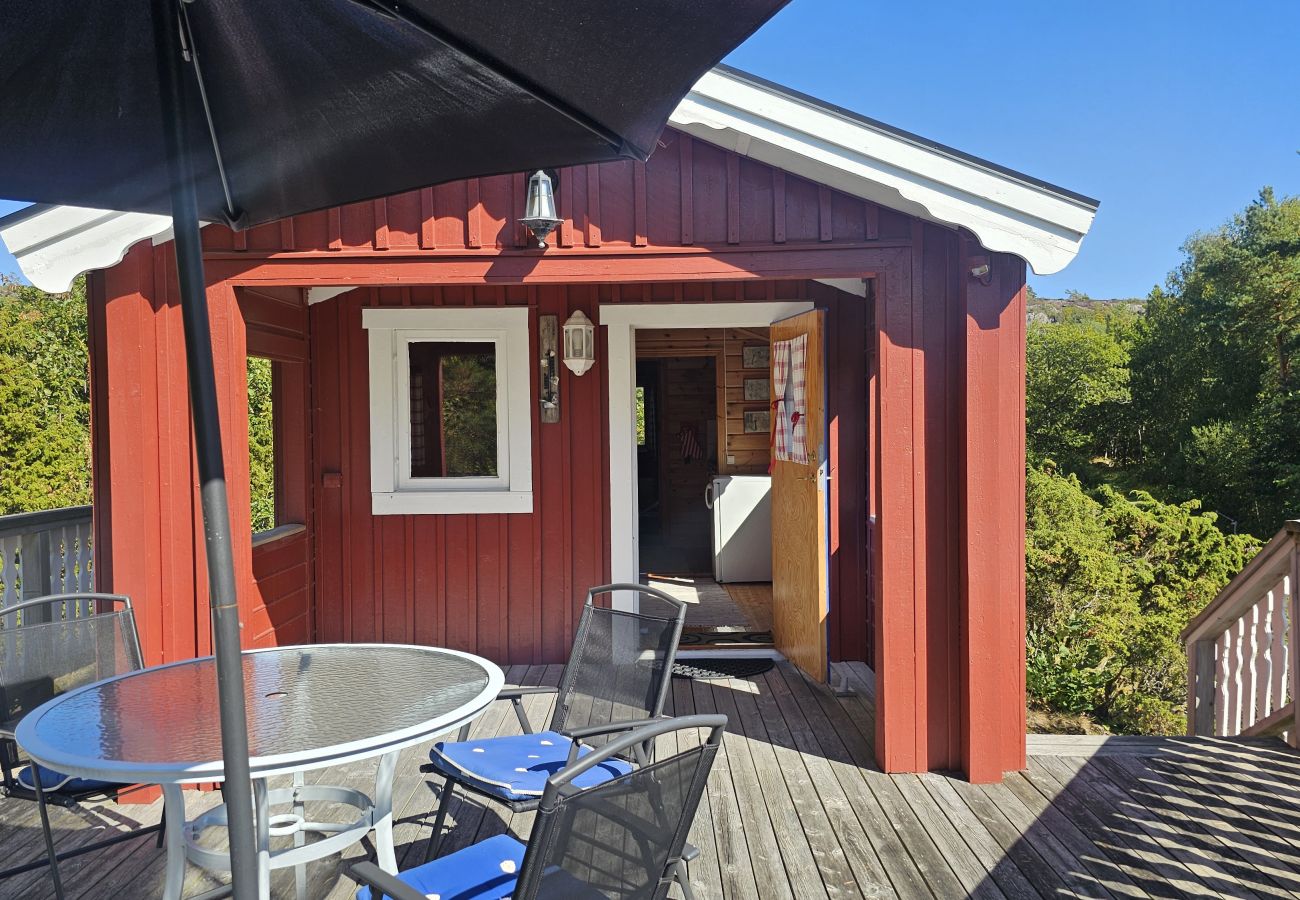 House in Ellös - Charming Cottage in Scenic Ellös on Orust |SE09186