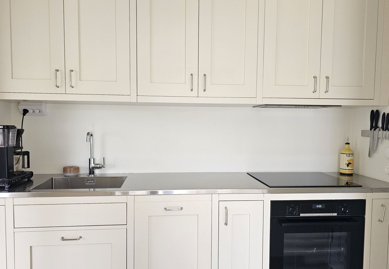 Apartment in Skärhamn - Holiday apartment with a fantastic view on Tjörn |SE09176