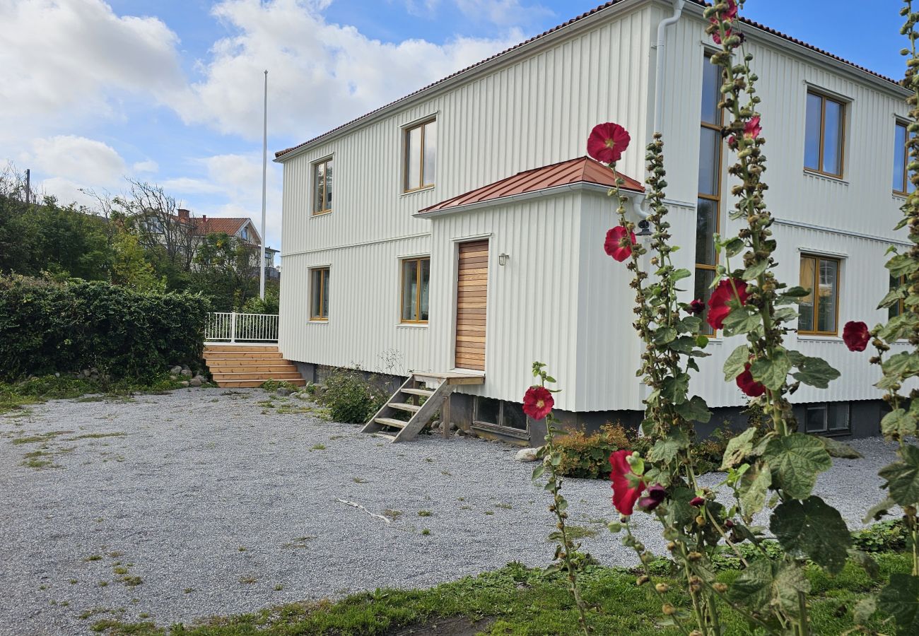 Apartment in Skärhamn - Holiday apartment with a fantastic view on Tjörn |SE09176