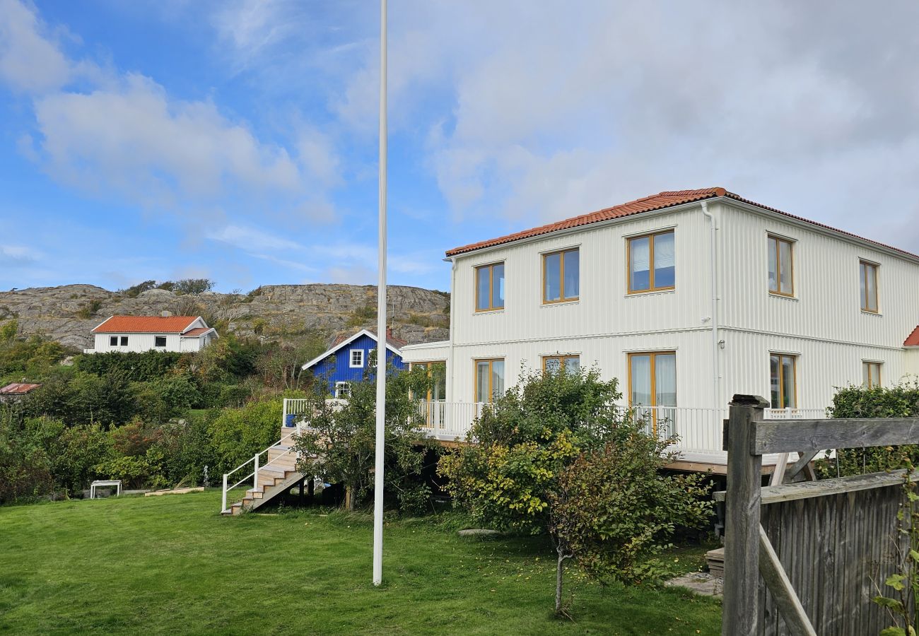 Apartment in Skärhamn - Holiday apartment with a fantastic view on Tjörn |SE09176