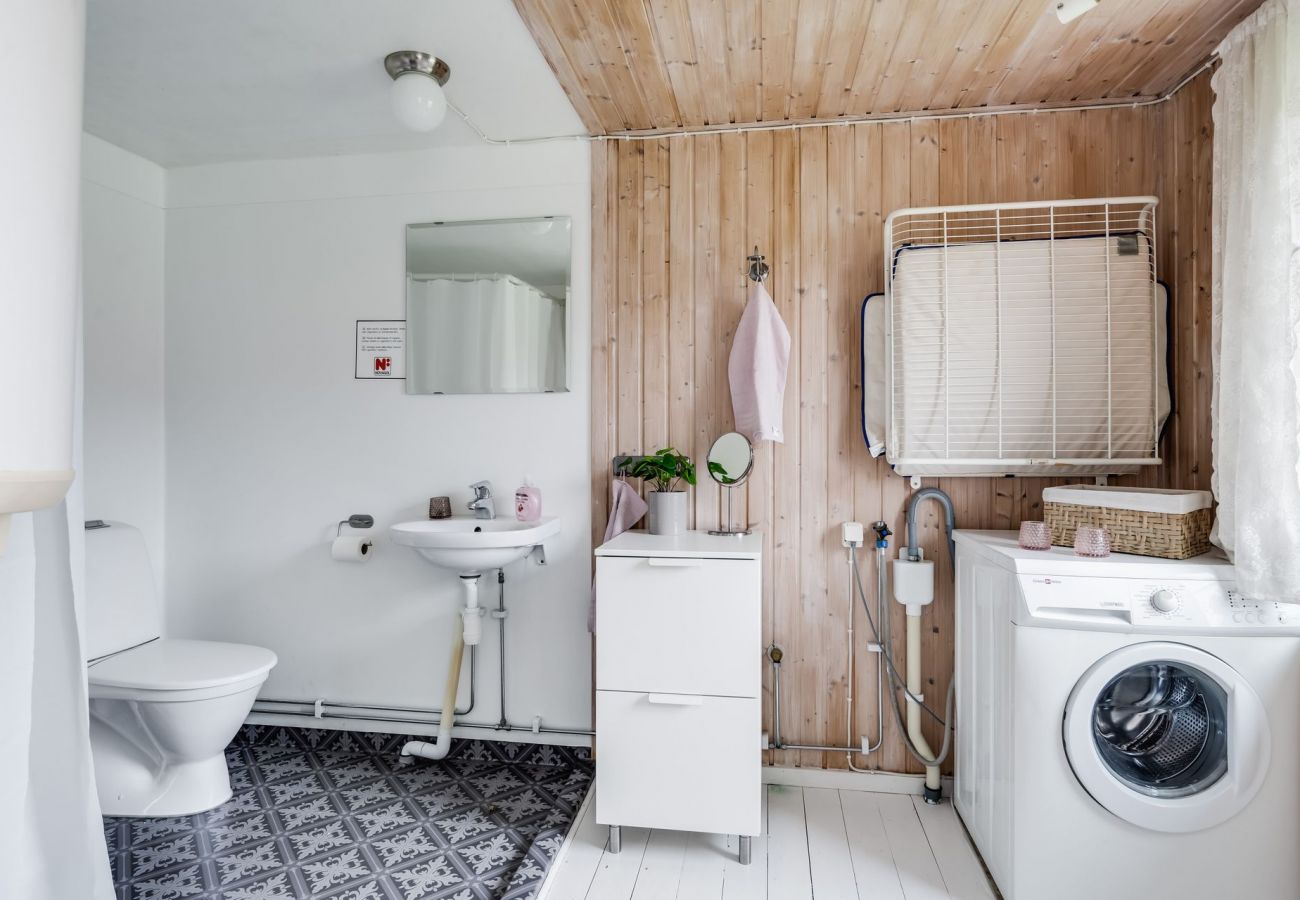 Stuga i Knäred - Rymligt och modernt hus med inomhuspool | SE02004 