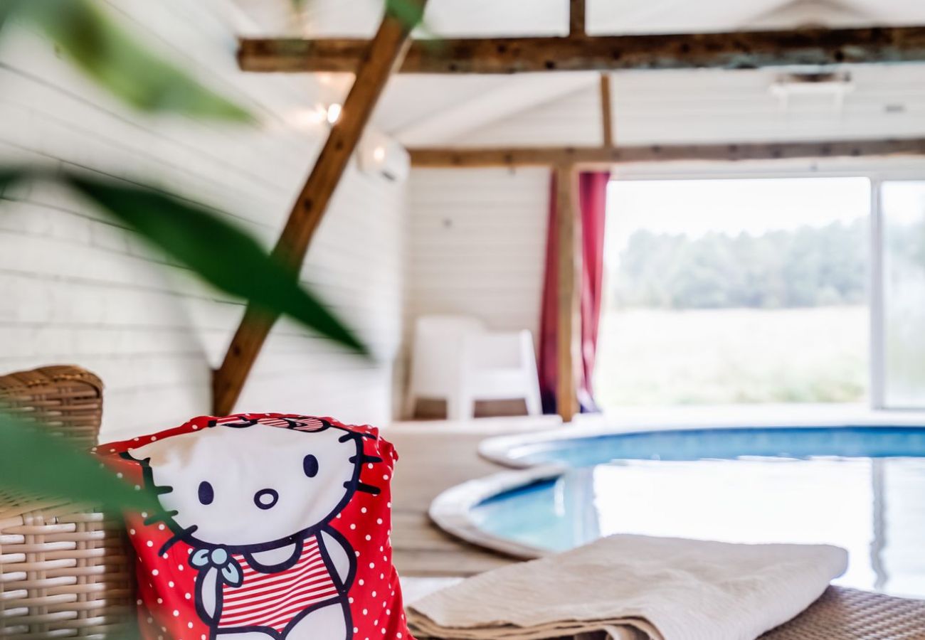 Stuga i Knäred - Rymligt och modernt hus med inomhuspool | SE02004 