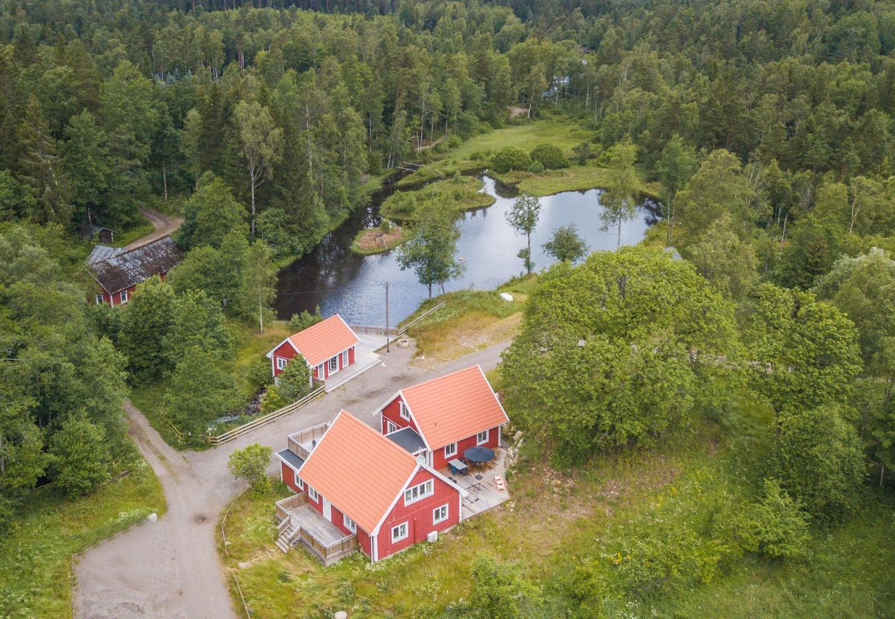 Flygfoto över hus samt närområdet