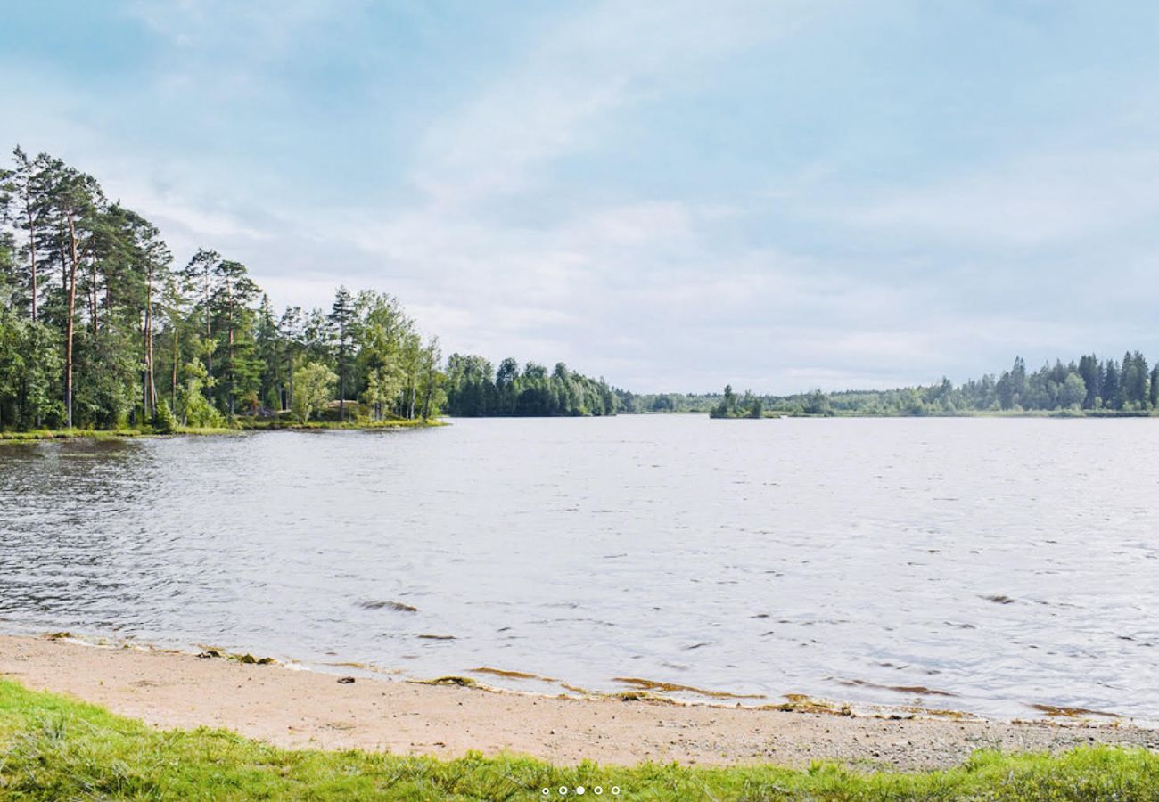 Stuga i Rydaholm - Trevlig stuga i Hjälmsänga nära sjö | SE07001