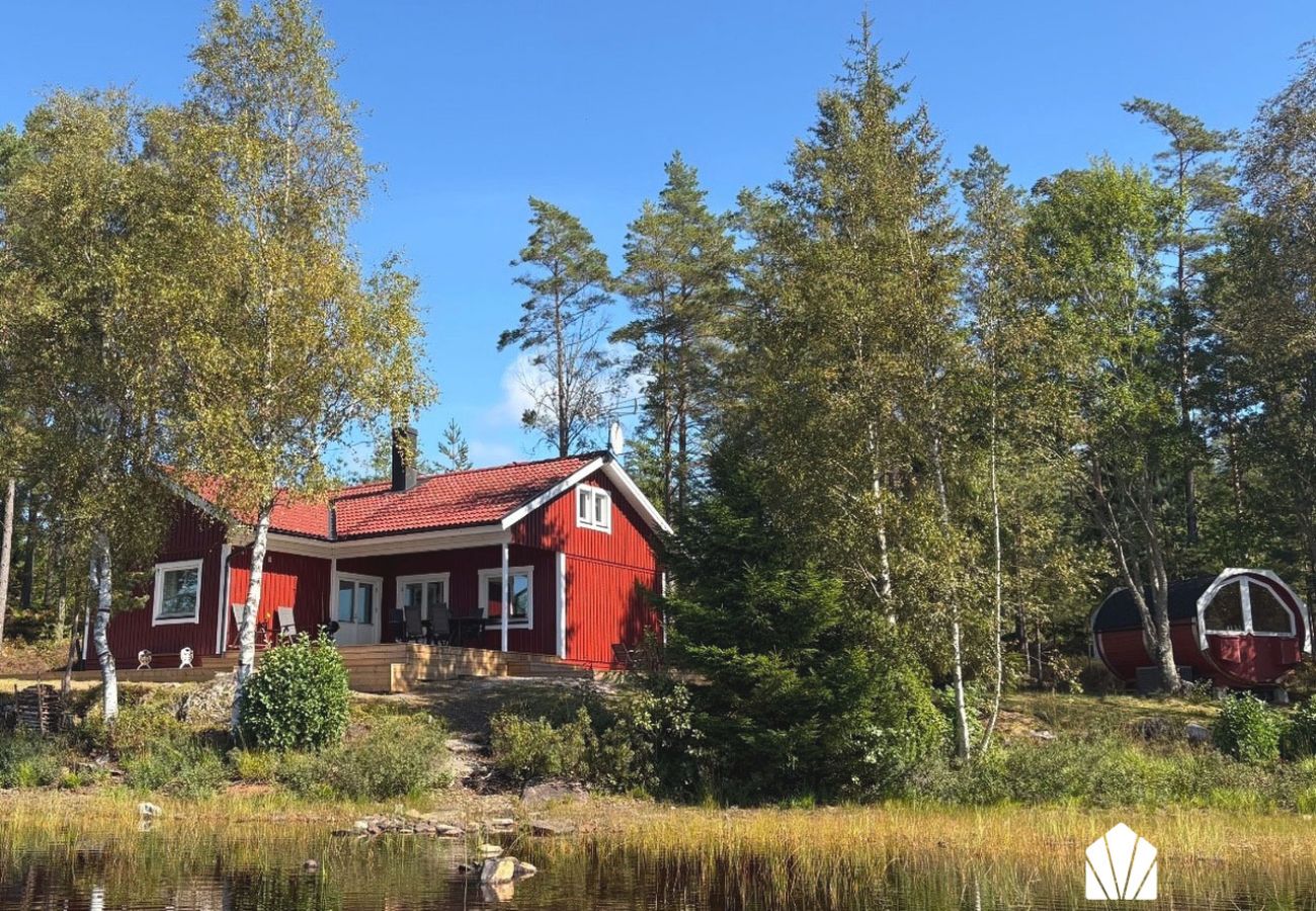 Stuga i Gnosjö - Vackert semesterhus i Gnosjö med sjötomt | SE07015