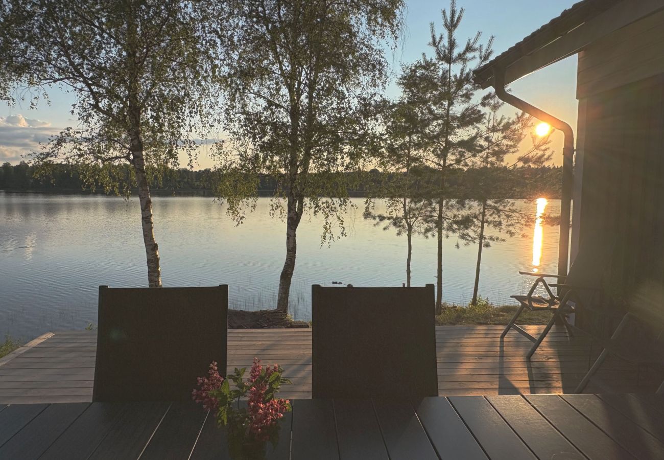 Stuga i Gnosjö - Vackert semesterhus i Gnosjö med sjötomt | SE07015