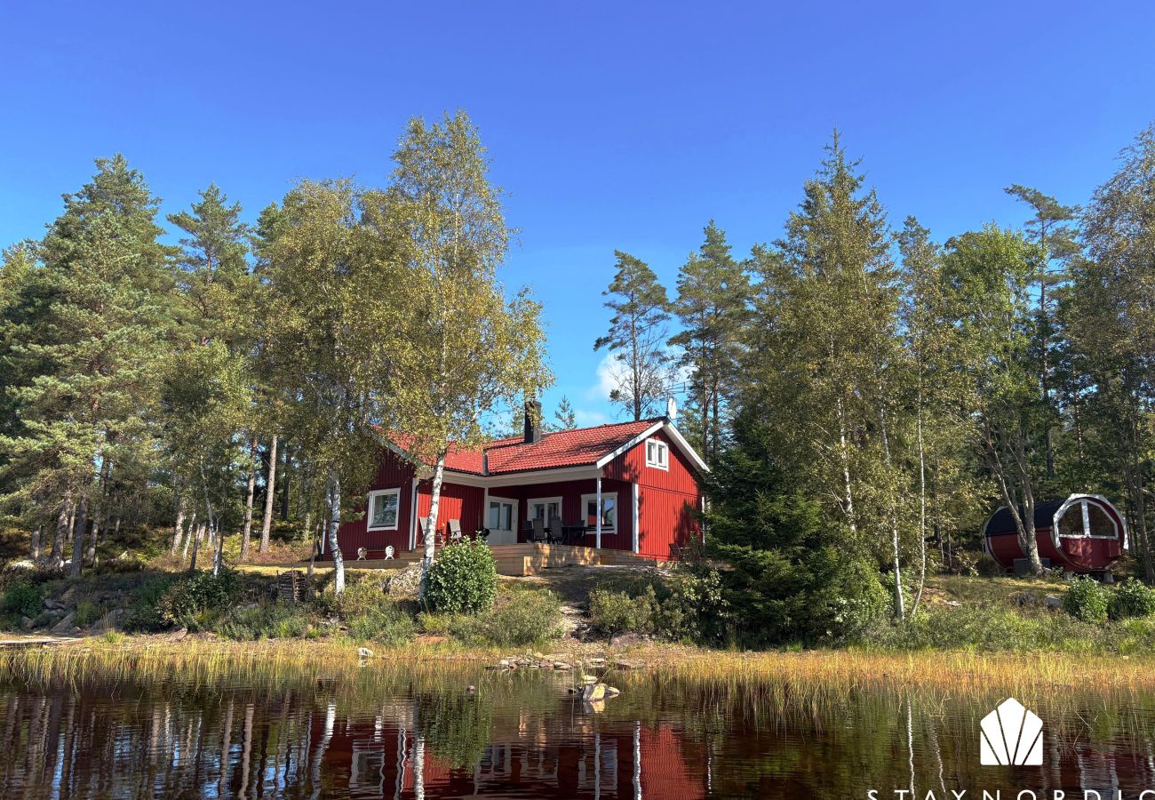 Stuga i Gnosjö - Vackert semesterhus i Gnosjö med sjötomt | SE07015