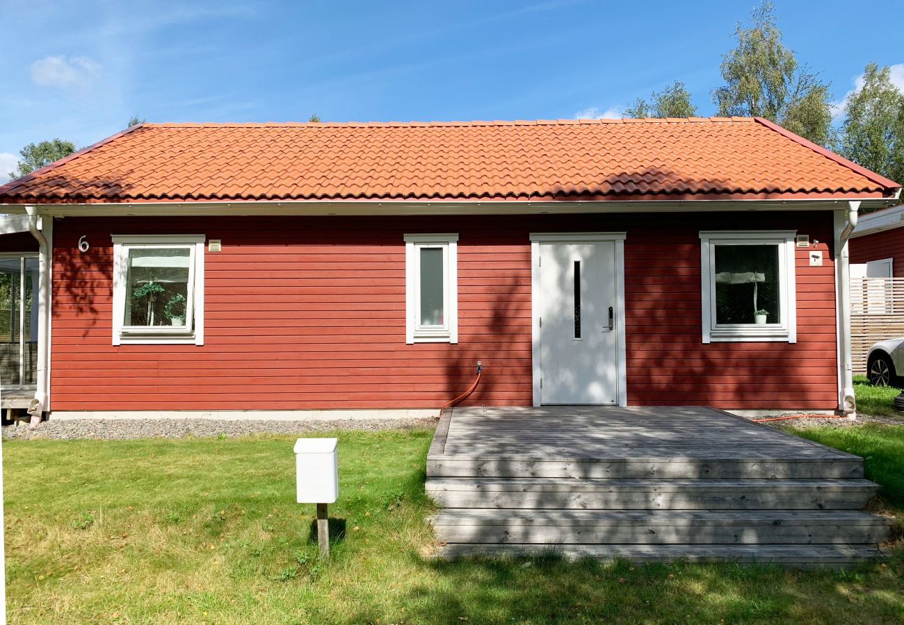 Stuga i Bäckefors - Mycket trevlig och familjevänlig semesterbostad i Dalsland 