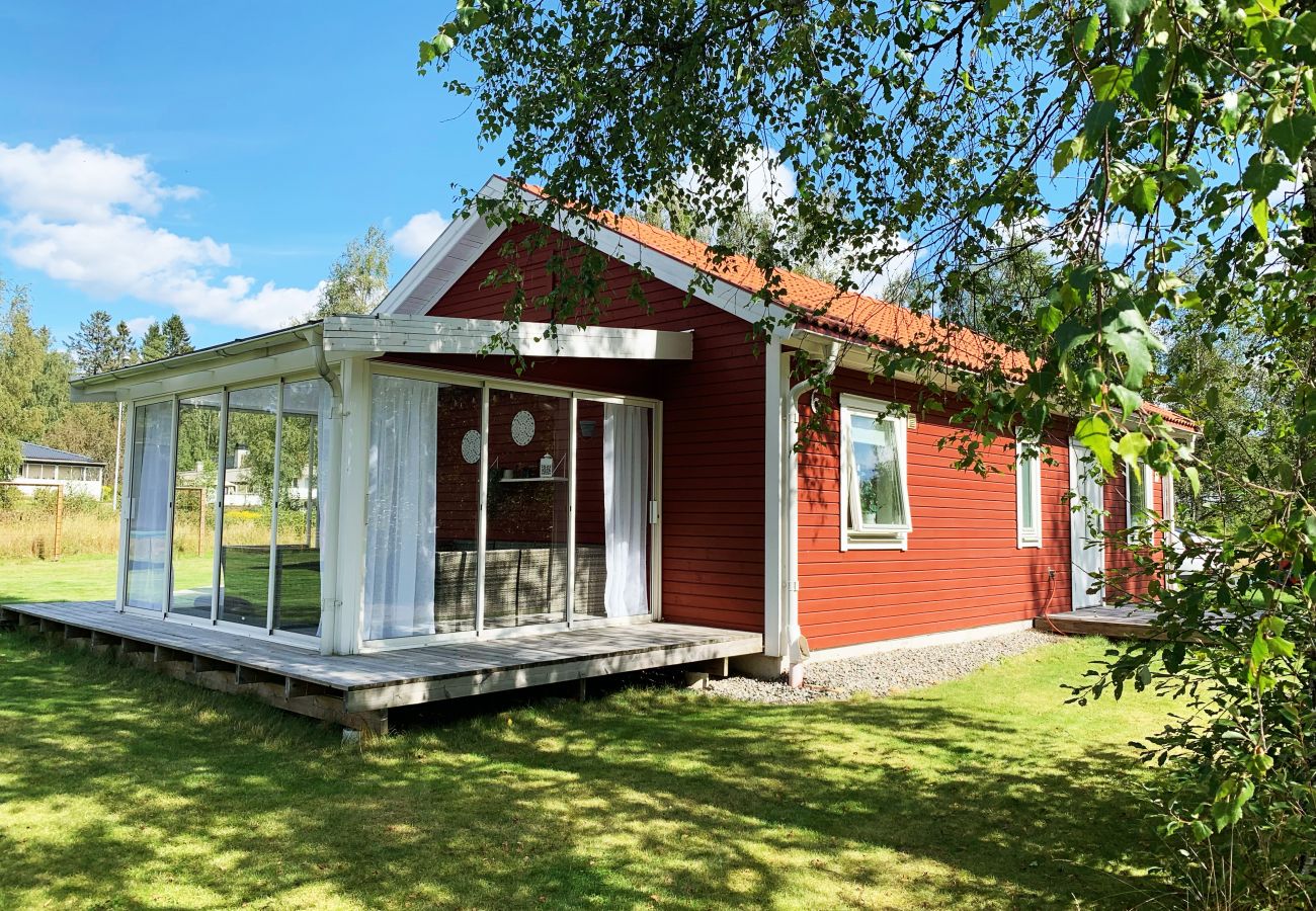 Stuga i Bäckefors - Mycket trevlig och familjevänlig semesterbostad i Dalsland 