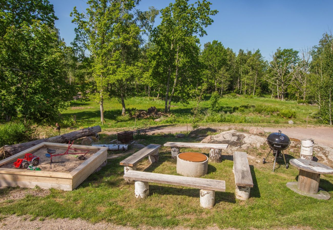 Stuga i Ödeshög - Trevligt semesterhus nära sjö i Ödeshög, Gränna 