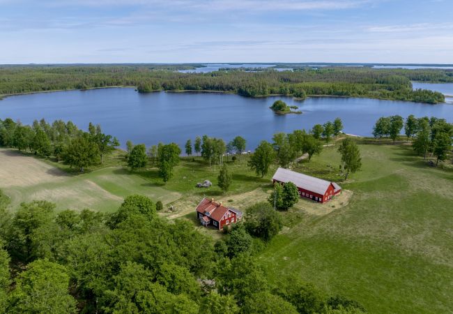 Stuga i Lidhult - Semesterhus med fantastiskt sjöläge och panoramautsikt över sjön Bolmen | SE06006 Stuga i Lidhult - Semesterhus med fantastiskt sjöläge och panoramautsikt över sjön Bolmen | SE06006