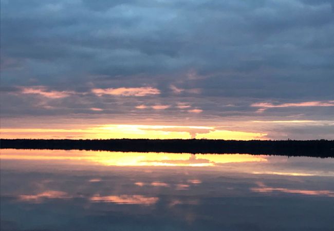 Stuga i Rydaholm - Semesterhus med fantastiskt läge och 300 m till egen sjöstrand | SE07003