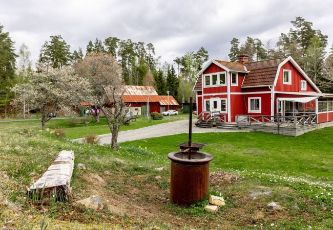 Stuga i Rydaholm - Semesterhus med fantastiskt läge och 300 m till egen sjöstrand | SE07003 Stuga i Rydaholm - Semesterhus med fantastiskt läge och 300 m till egen sjöstrand | SE07003
