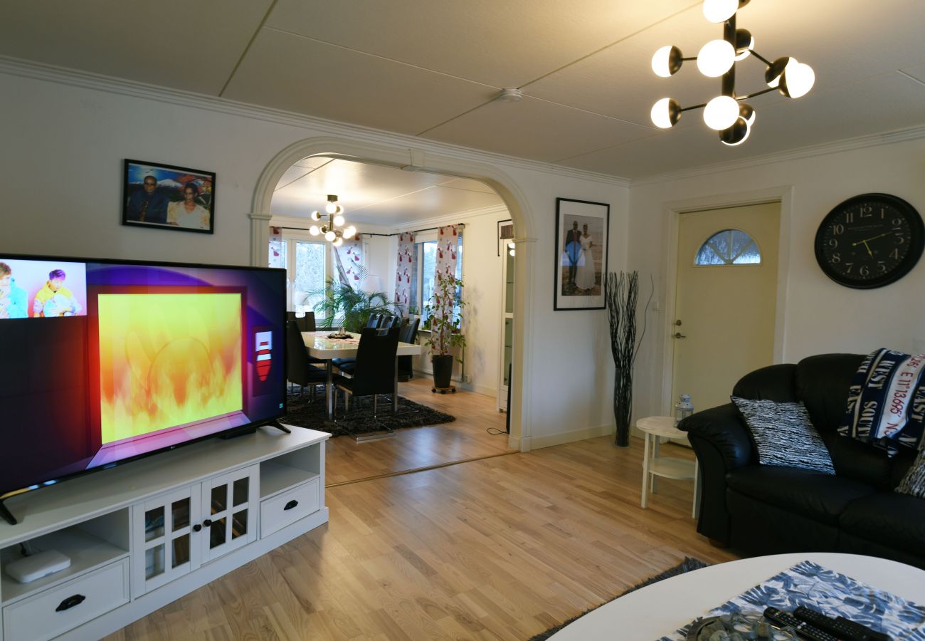 Stuga i Knivsta - Stor och välutrustad villa i Knivsta 