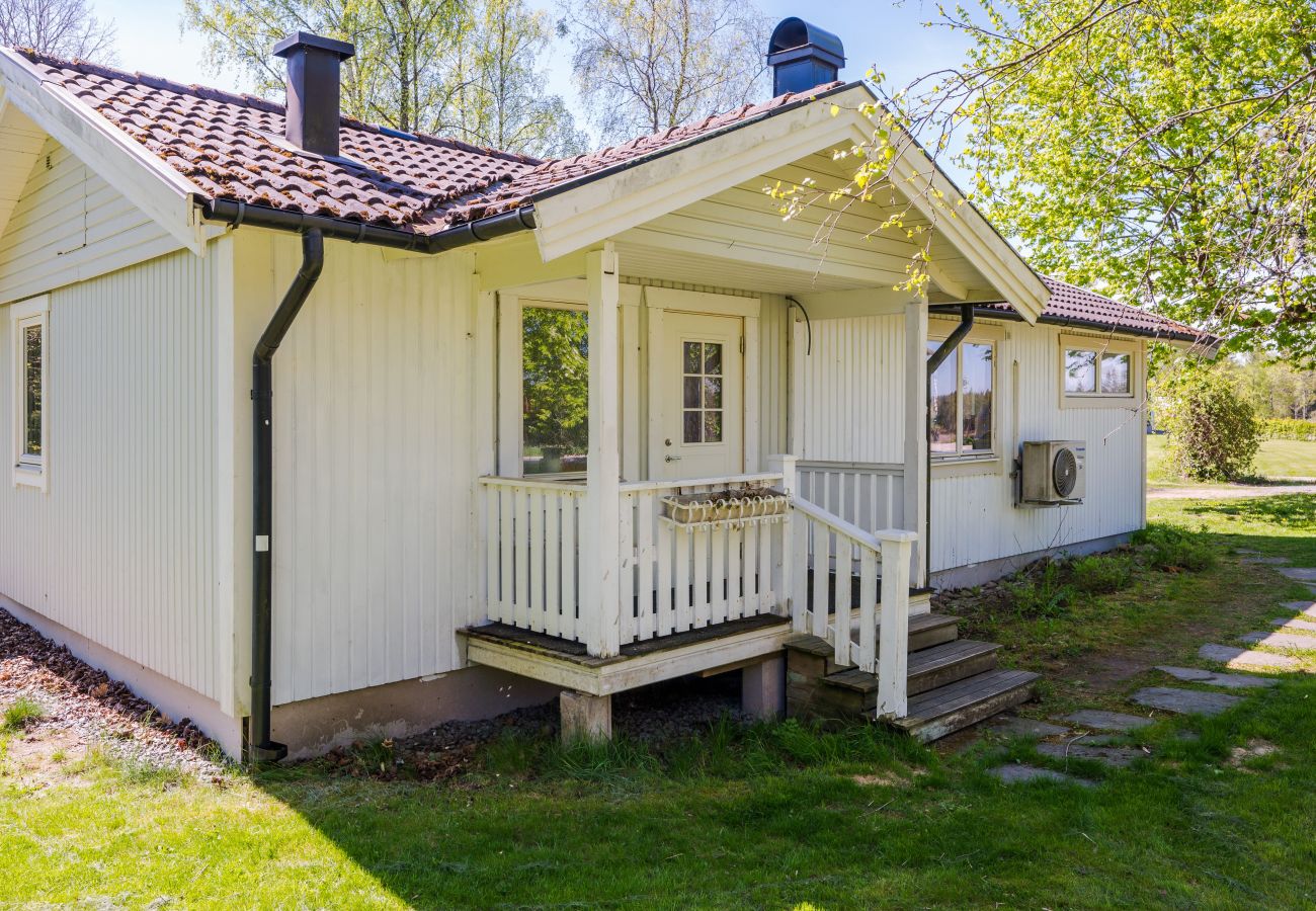 Stuga i Örby - Charmigt och naturnära semesterhus i Örby