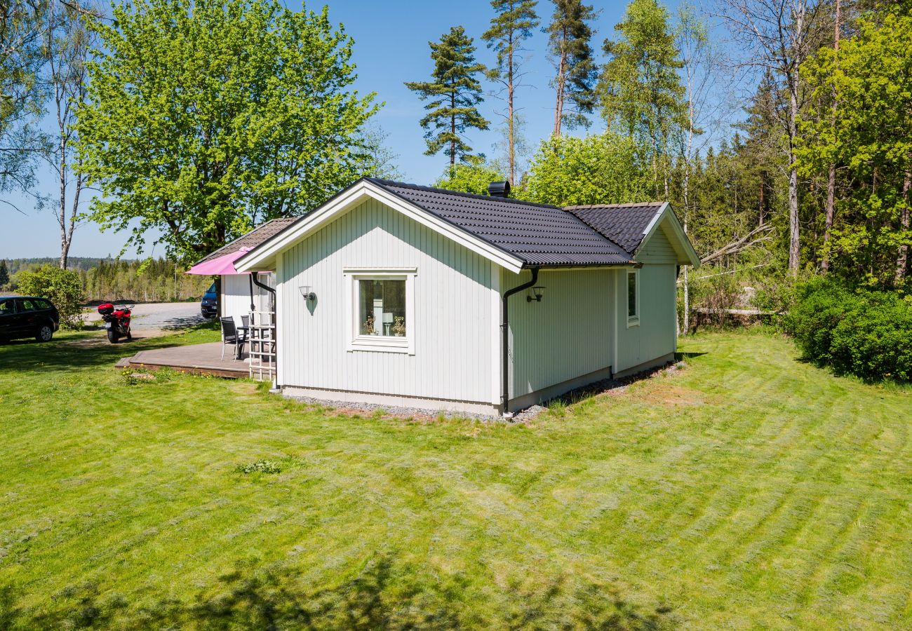 Stuga i Örby - Charmigt och naturnära semesterhus i Örby