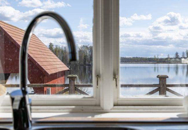 Stuga i Hamneda - Stuga med utsikt över Hängasjön | SE06014