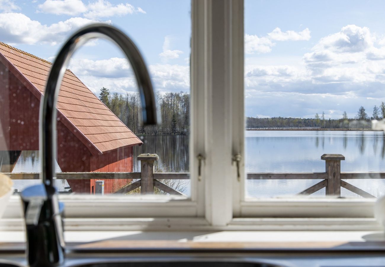 Stuga i Hamneda - Stuga med utsikt över Hängasjön | SE06014