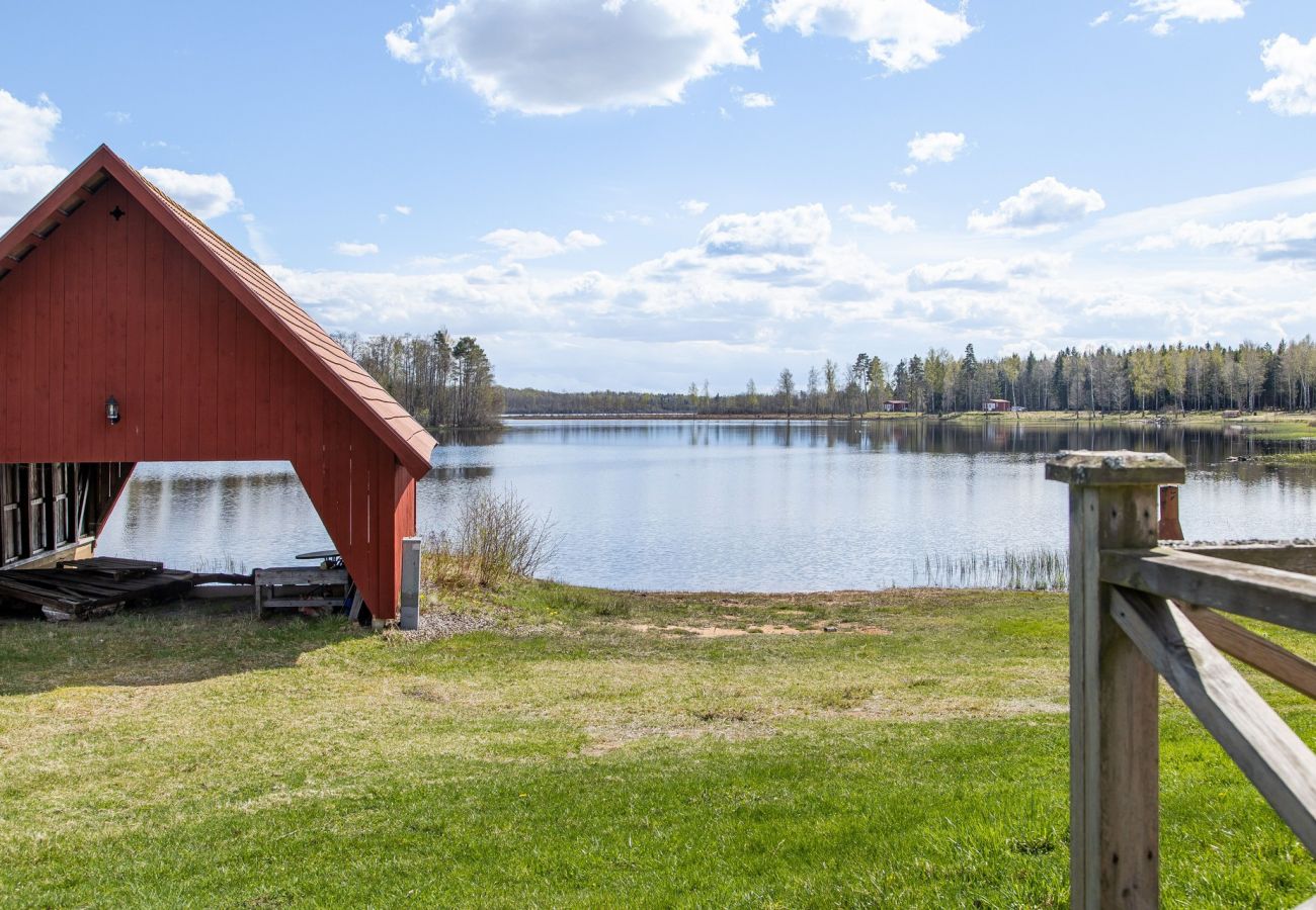 Stuga i Hamneda - Stuga med utsikt över Hängasjön | SE06014